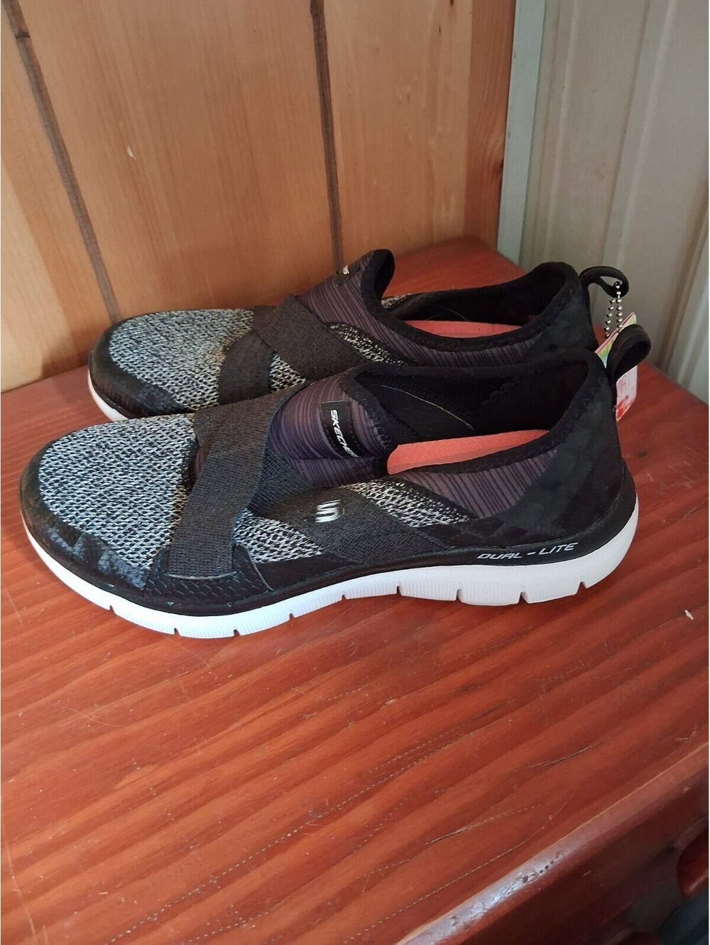 Skechers Black Slip On Loafers Memory Foam Air-Cooled Black Sz 7.5 Women's